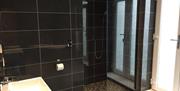 Halvard Hotel Bathroom